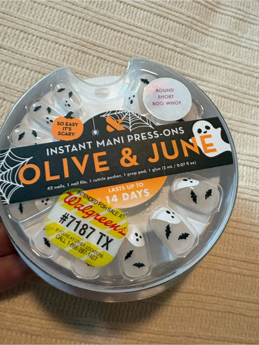 Olive & June White Ghost Instant Mani Press-Ons Boo Who Halloween Round Short